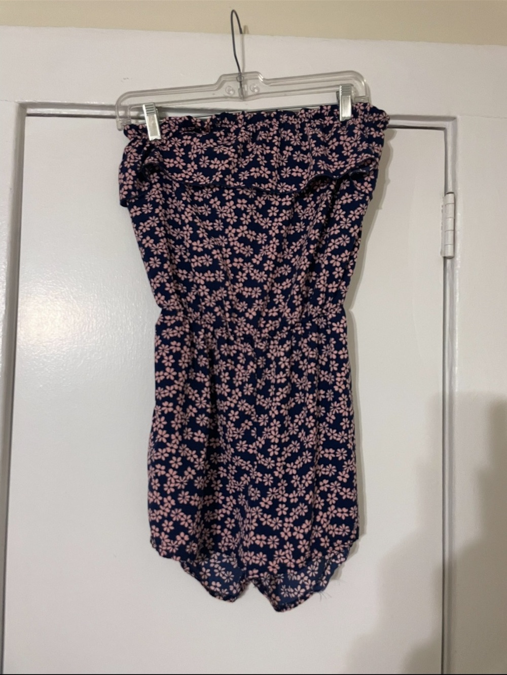 Velvet sky ditsy floral navy blue and pink romper size large fits‎ like a medium